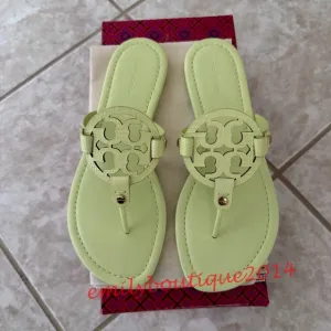 NIB Tory Burch Miller Size 8.5 Lime Leaf Embossed Leather Sandals Retail $198