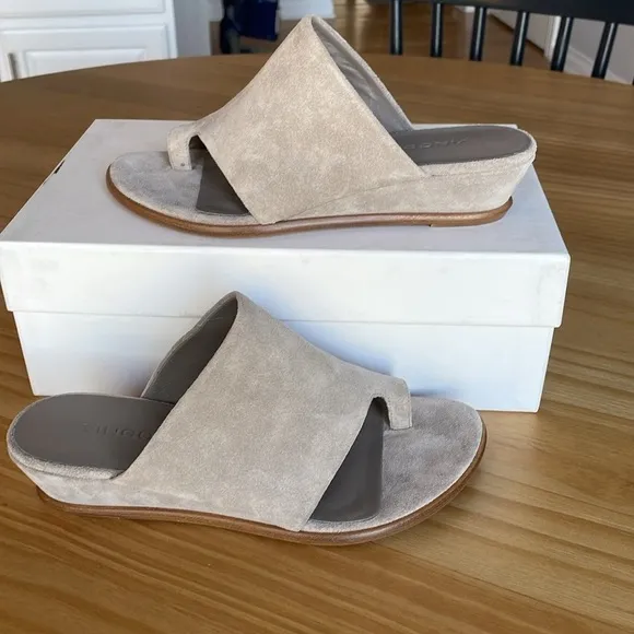 NIB Vince Darla Suede Wedge Slides