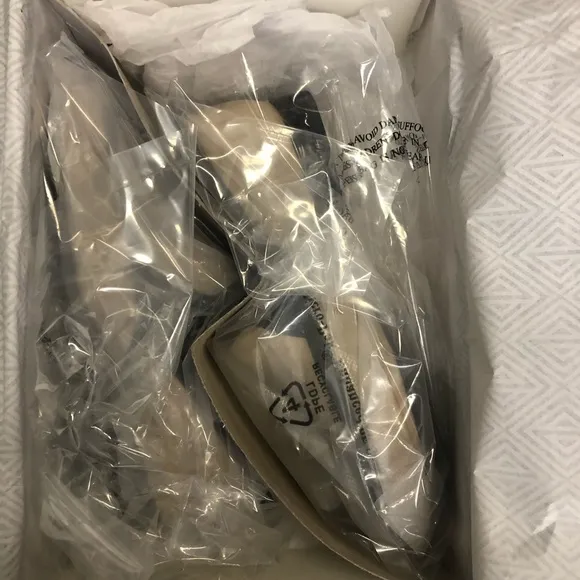 NIB Womens Donald Pliner cream white and black suede slip on loafer flats