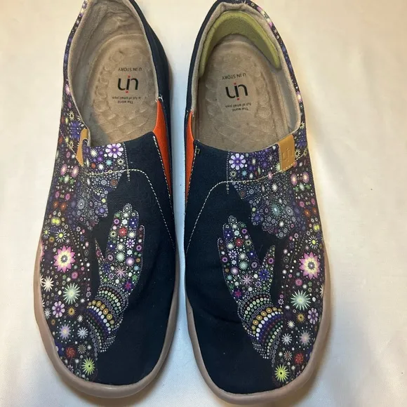 NICE!! UIN Slip On Canvas Artístic Paterns Loafers Men’s, Size 10