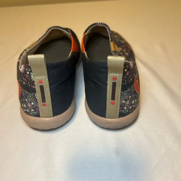 NICE!! UIN Slip On Canvas Artístic Paterns Loafers Men’s, Size 10
