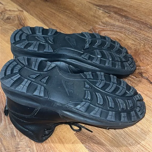 NIKE Boys Manoa Leather Boots (Color: Black)(Size: 5Y)