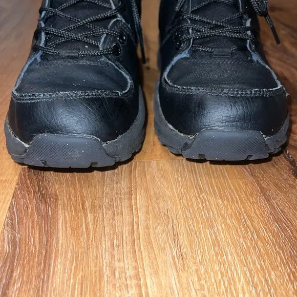 NIKE Boys Manoa Leather Boots (Color: Black)(Size: 5Y)