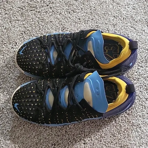Nike KidsLeBron 18 &quot;Minneapolis Lakers&quot; sneakers