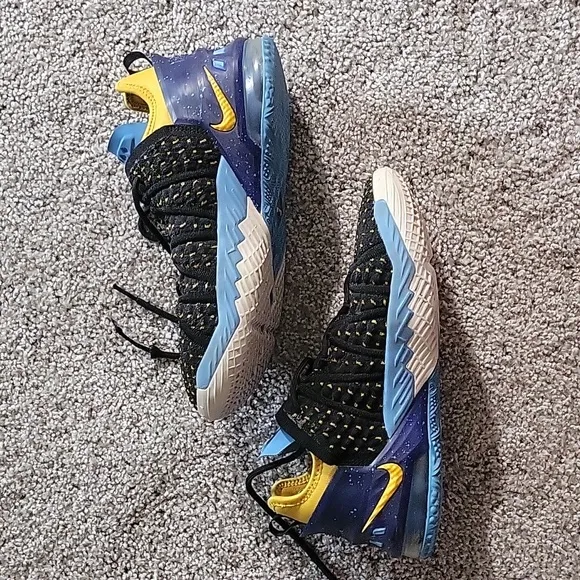 Nike KidsLeBron 18 &quot;Minneapolis Lakers&quot; sneakers