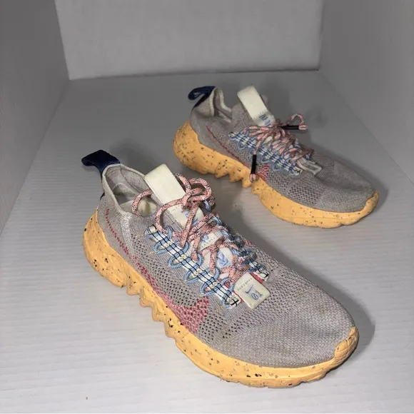 Nike Space Hippie 01 in Melon Tint