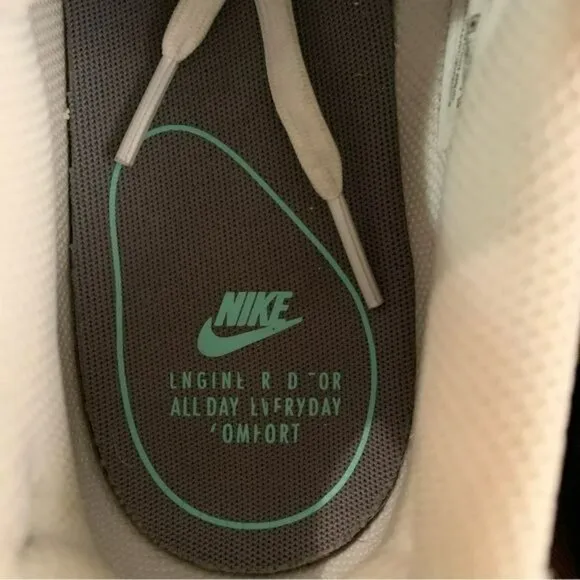 Nike women's size 9.5 Air Max Excee White Green Glow