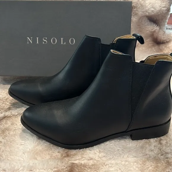 Nisolo Every day Chelsea boot size 9.5, black with dust bag