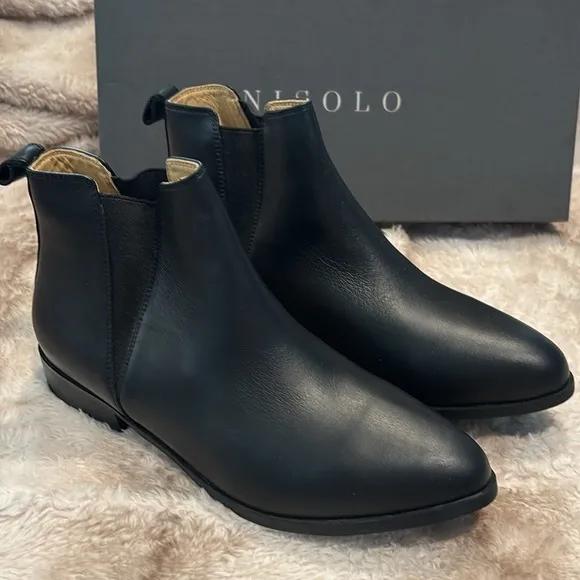 Nisolo Every day Chelsea boot size 9.5, black with dust bag