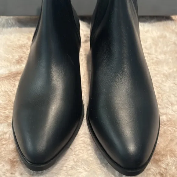Nisolo Every day Chelsea boot size 9.5, black with dust bag