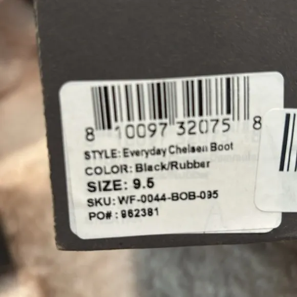 Nisolo Every day Chelsea boot size 9.5, black with dust bag