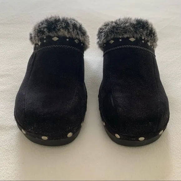 No Boundaries Cute Fuzzy Clogs! Black w/ Gray fur! 9