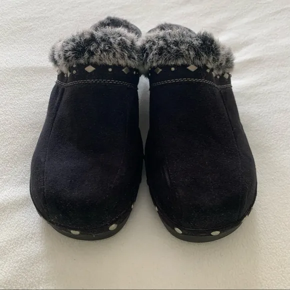 No Boundaries Cute Fuzzy Clogs! Black w/ Gray fur! 9