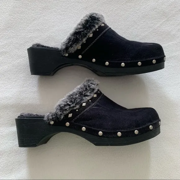 No Boundaries Cute Fuzzy Clogs! Black w/ Gray fur! 9