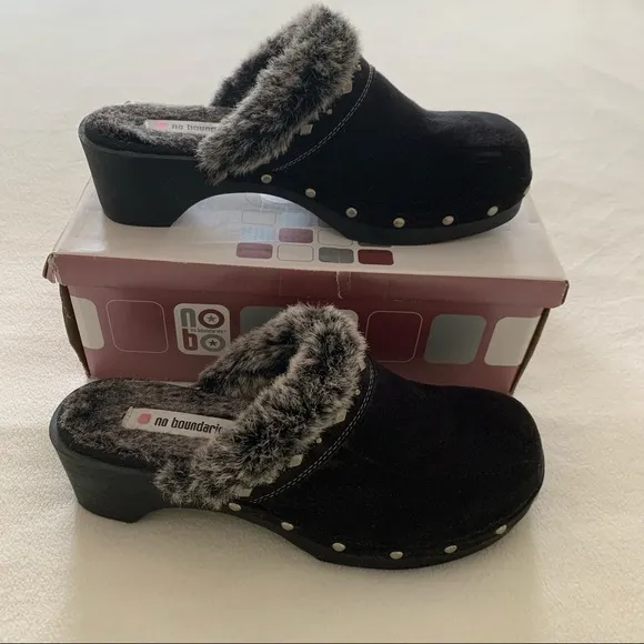No Boundaries Cute Fuzzy Clogs! Black w/ Gray fur! 9