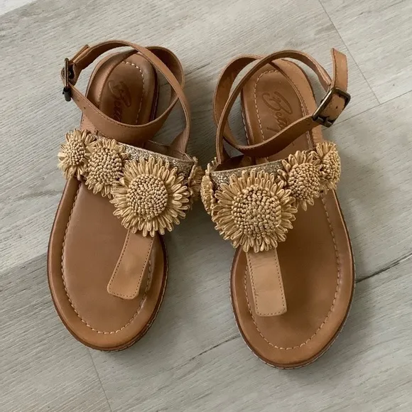Nude Bohemian Goddess Sunflower Leather Sandals size 8 M Bettye shimmer
