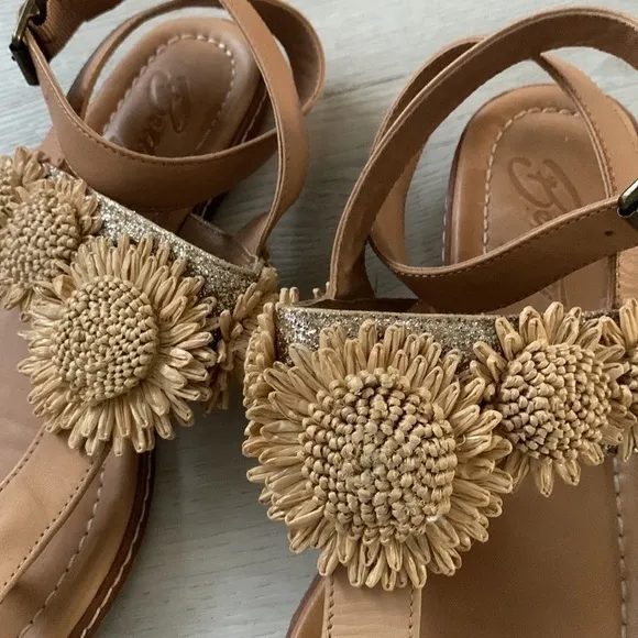 Nude Bohemian Goddess Sunflower Leather Sandals size 8 M Bettye shimmer