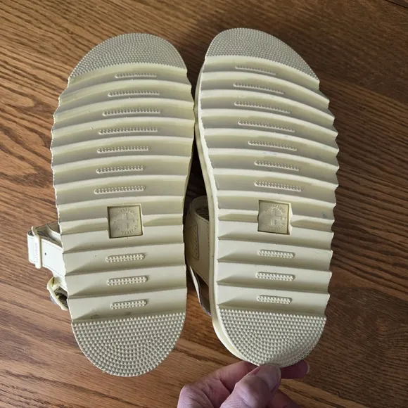 NWOB Dr Martens Women's 8 Voss Light Yellow Sandals Monochrome Chunky Strappy
