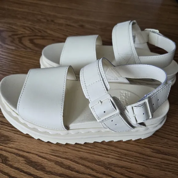 NWOB Dr Martens Women's 8 Voss Light Yellow Sandals Monochrome Chunky Strappy
