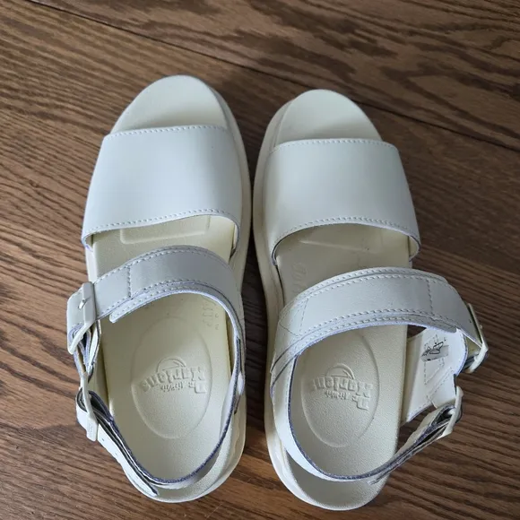 NWOB Dr Martens Women's 8 Voss Light Yellow Sandals Monochrome Chunky Strappy