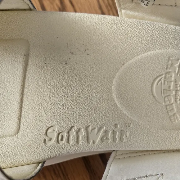 NWOB Dr Martens Women's 8 Voss Light Yellow Sandals Monochrome Chunky Strappy