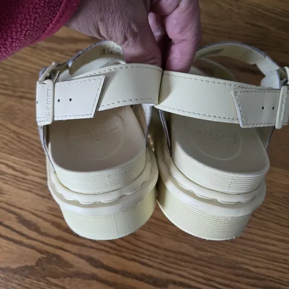 NWOB Dr Martens Women's 8 Voss Light Yellow Sandals Monochrome Chunky Strappy