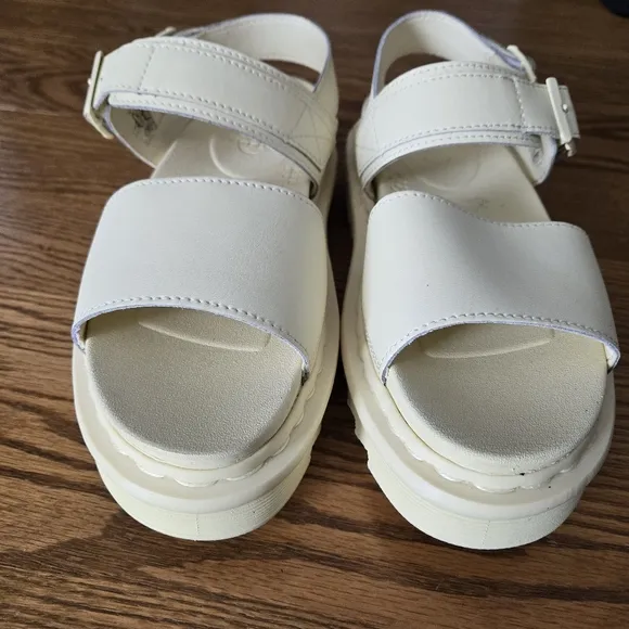 NWOB Dr Martens Women's 8 Voss Light Yellow Sandals Monochrome Chunky Strappy