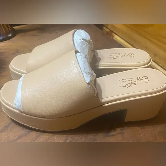 NWOB SEYCHELLES LEATHER PLATFORM SANDALS IN NUDE SIZE 9