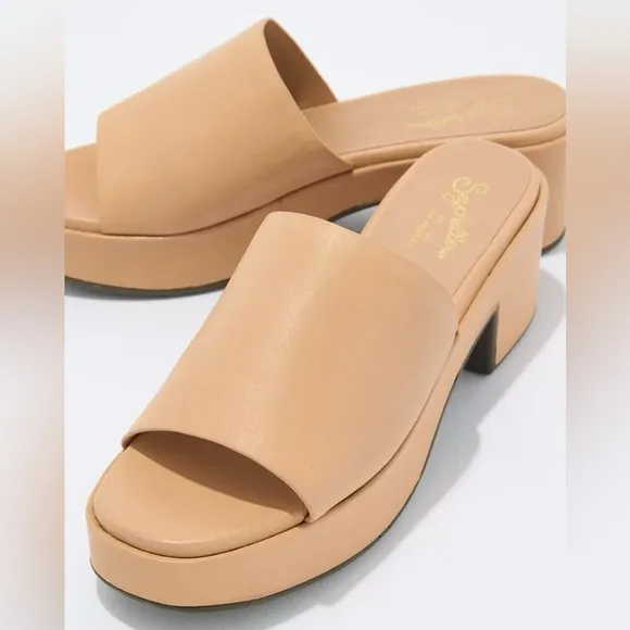NWOB SEYCHELLES LEATHER PLATFORM SANDALS IN NUDE SIZE 9