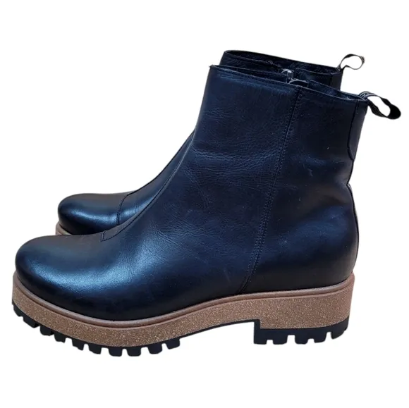 NWOB TAOS Women's Downtown Lug Sole Leather Chelsea Ankle Boots New 9.5