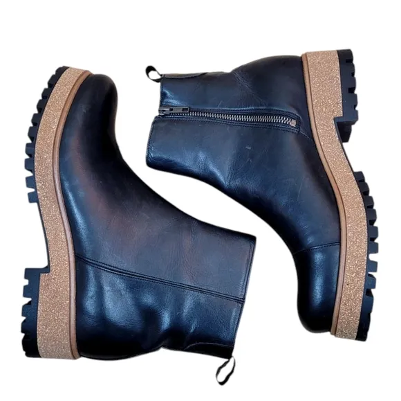 NWOB TAOS Women's Downtown Lug Sole Leather Chelsea Ankle Boots New 9.5