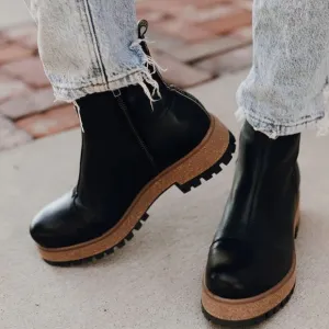 NWOB TAOS Women's Downtown Lug Sole Leather Chelsea Ankle Boots New 9.5