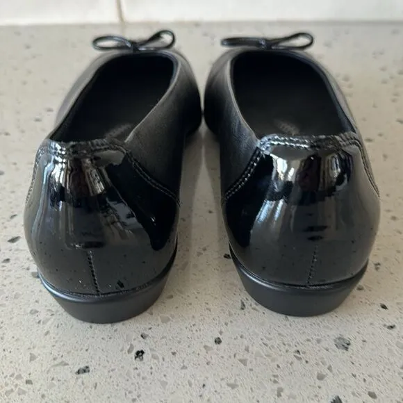 NWOB!SAS Tripad Comfort Slip On Black  Leather Loafers Toe Bow Flats Size 6 Wide