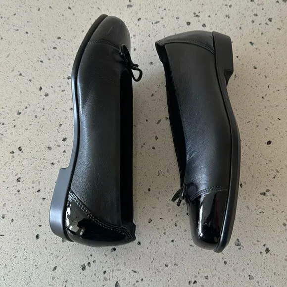 NWOB!SAS Tripad Comfort Slip On Black  Leather Loafers Toe Bow Flats Size 6 Wide