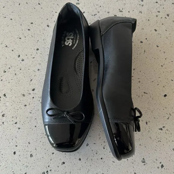 NWOB!SAS Tripad Comfort Slip On Black  Leather Loafers Toe Bow Flats Size 6 Wide