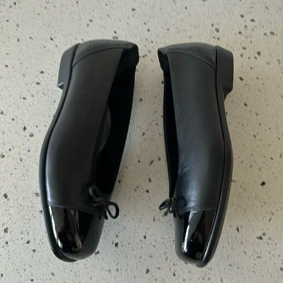 NWOB!SAS Tripad Comfort Slip On Black  Leather Loafers Toe Bow Flats Size 6 Wide