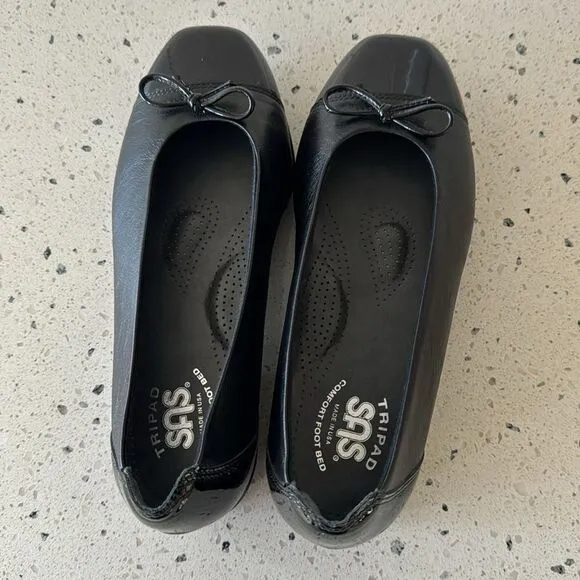 NWOB!SAS Tripad Comfort Slip On Black  Leather Loafers Toe Bow Flats Size 6 Wide