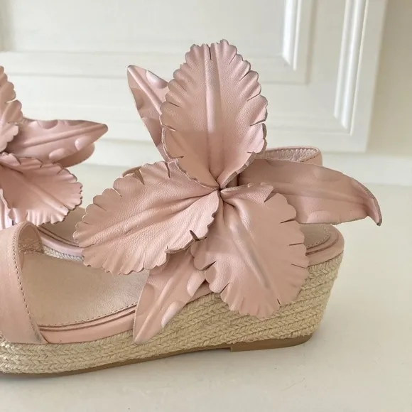 NWOT Anthropologie Cecelia Kids Lilly Flower Pink Leather Sandals Sz 2