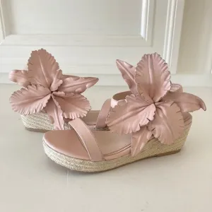 NWOT Anthropologie Cecelia Kids Lilly Flower Pink Leather Sandals Sz 2