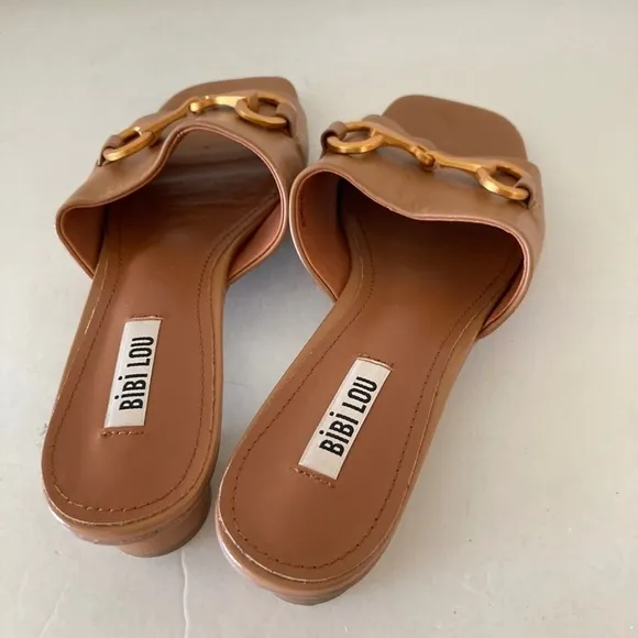 NWOT Bibi Lou Anthropologie Hana Gold Hardware Honey Leather Sandals Sz 39