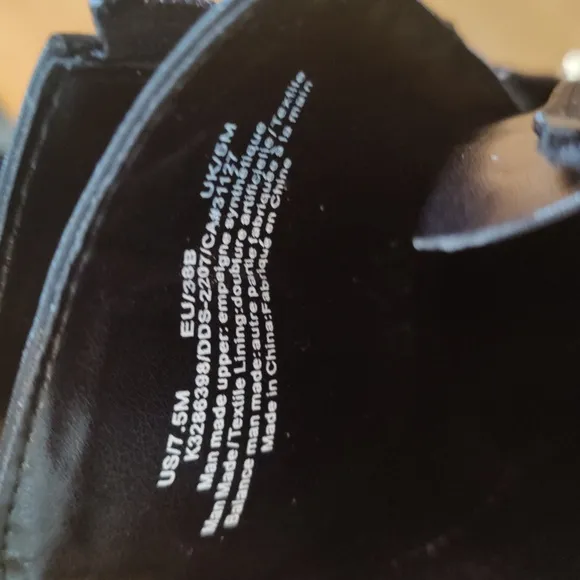 NWOT DKNY size 7 black side zip moto boots