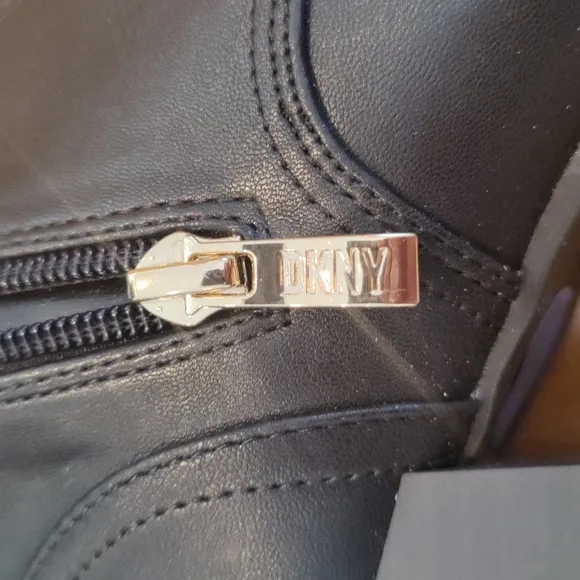 NWOT DKNY size 7 black side zip moto boots