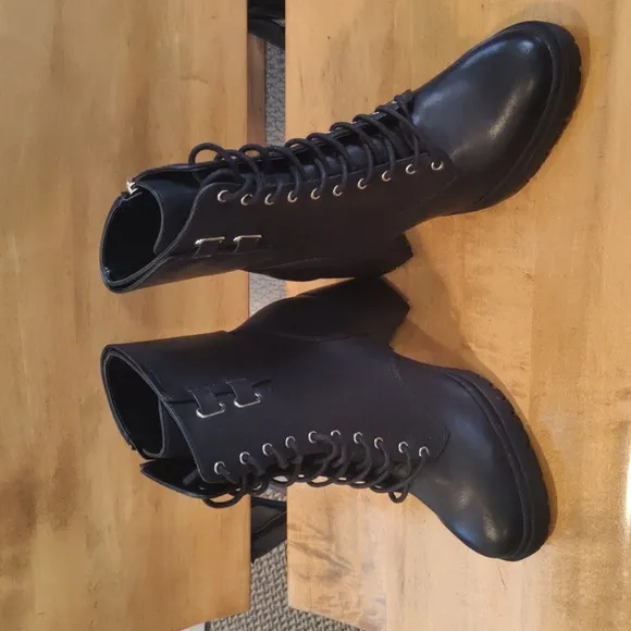 NWOT DKNY size 7 black side zip moto boots