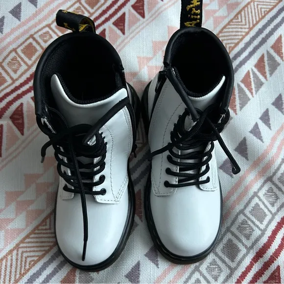 NWOT doc martens boots kids dr.martens airwair size 10c white lace zip up unisex