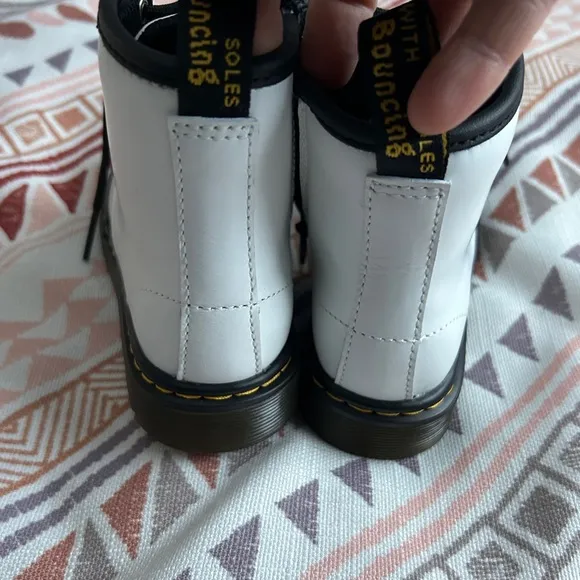 NWOT doc martens boots kids dr.martens airwair size 10c white lace zip up unisex