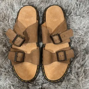 NWOT Dr. Martens Josef Sandals