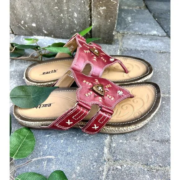 NWOT Earth leather regal red sandals size 9