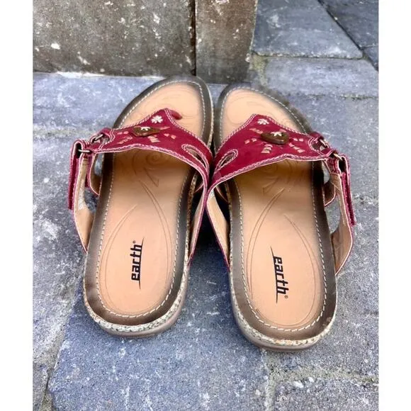 NWOT Earth leather regal red sandals size 9
