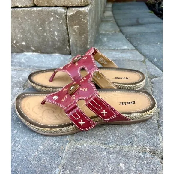 NWOT Earth leather regal red sandals size 9