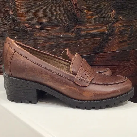 NWOT Eastland Newbury Penny Loafer Heeled Genuine Leather Shoe Brown SZ6